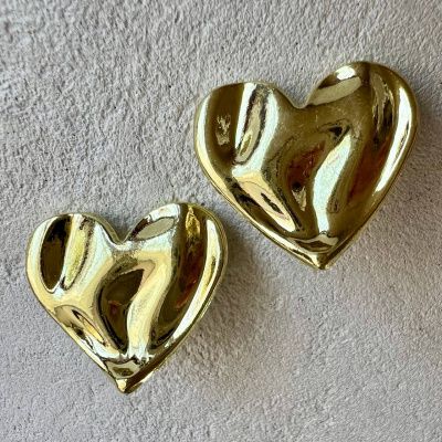 Пуговица сердце, цвет мятое желтое золото.  Размер 22 мм